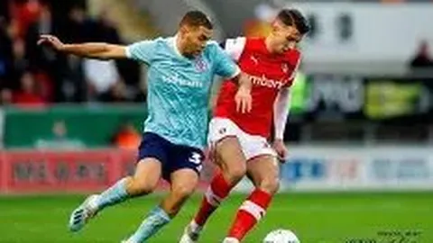 周扬青甜蜜互动，神秘男友引关注